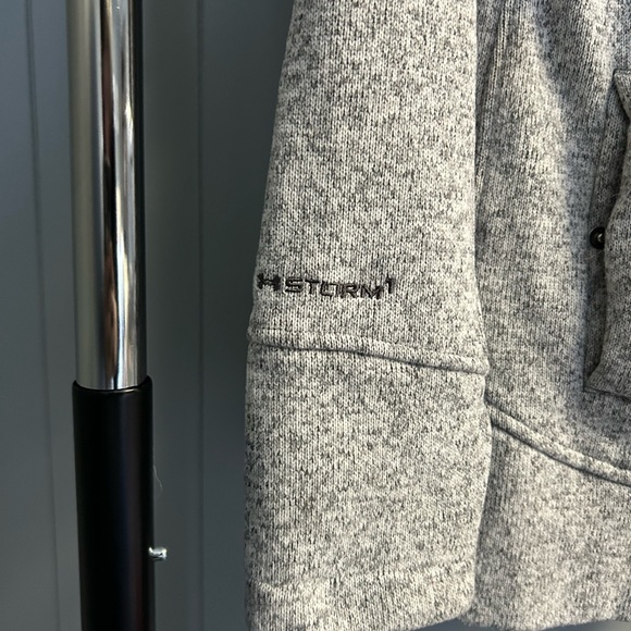 Under Armour Zip Up - Picture 7 of 7